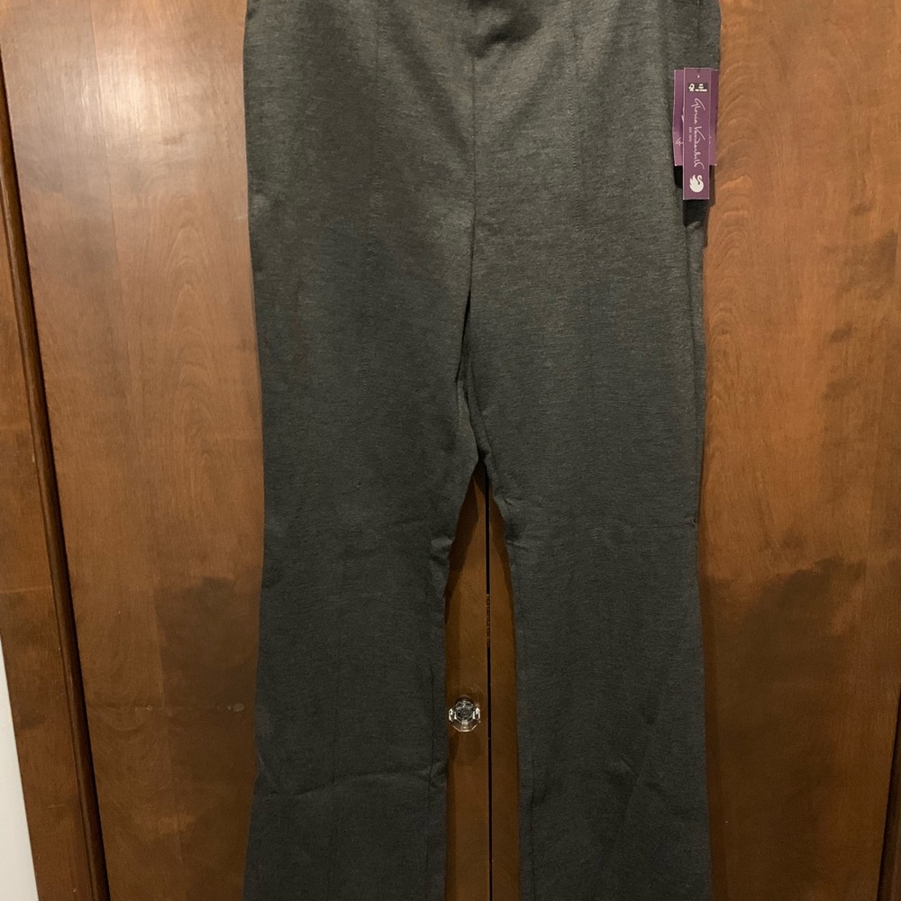 NWT Gloria Vanderbilt pull-on Dress Pants!
